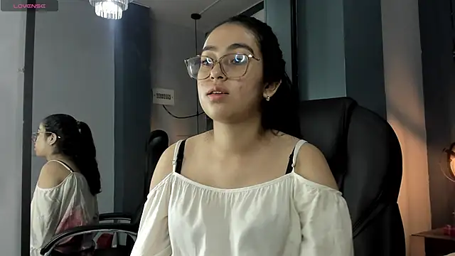 Snapshot of lucelly_15 chatting on 02.01.26 lucelly 15 online show from 02.01.26