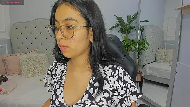 Snapshot of lucelly_15 chatting on 02.15.26 lucelly 15 online show from 02.15.26