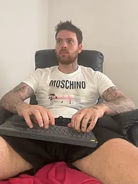 Snapshot of arnold_bekam chatting on 05.29.26 arnold bekam online show from 05.29.26