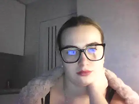 Snapshot of GoddessTenderness chatting on 02.18.25 GoddessTenderness online show from 02.18.25