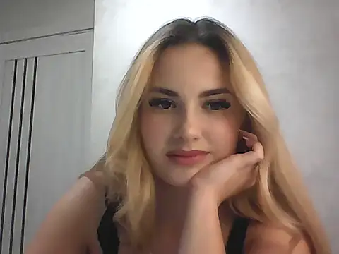 Snapshot of GoddessTenderness chatting on 10.23.25 GoddessTenderness online show from 10.23.25