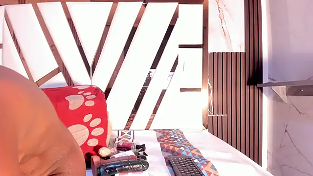 Snapshot of ebony_valentina chatting on 05.20.26 ebony valentina online show from 05.20.26