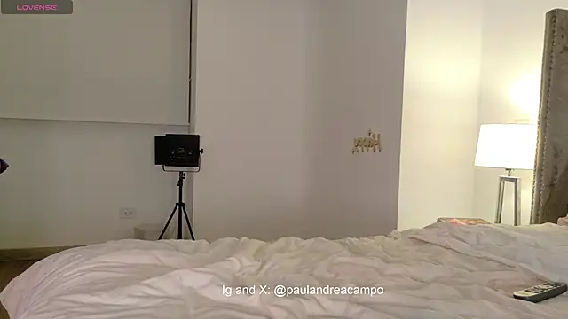 Snapshot of PauLaaCam chatting on 10.19.25 PauLaaCam online show from 10.19.25