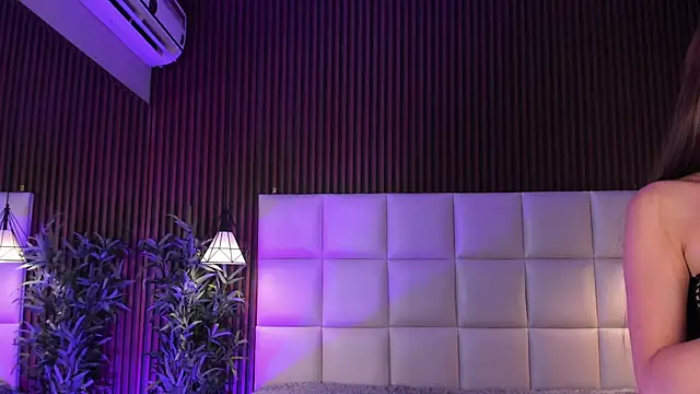 MelanieHillss online show from 04.15.26