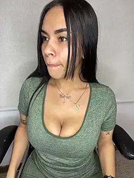 Snapshot of Naatalia chatting on 02.19.25 Naatalia online show from 02.19.25