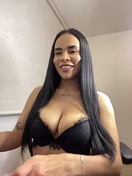 Snapshot of Naatalia chatting on 02.26.25 Naatalia online show from 02.26.25