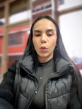 Snapshot of Naatalia chatting on 10.18.25 Naatalia online show from 10.18.25