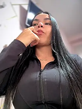 Snapshot of Naatalia chatting on 10.21.25 Naatalia online show from 10.21.25