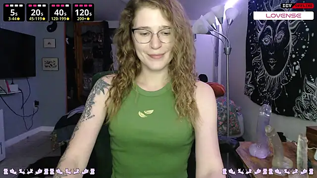 Snapshot of wetwildwhore chatting on 10.13.25 wetwildwhore online show from 10.13.25
