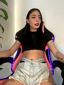 Snapshot of candycami19 chatting on 09.24.25 candycami19 online show from 09.24.25