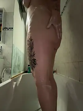 Snapshot of Lar0uch chatting on 02.20.25 Lar0uch online show from 02.20.25