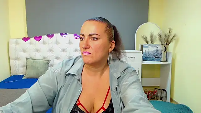 DianaMGG online show from 10.11.25