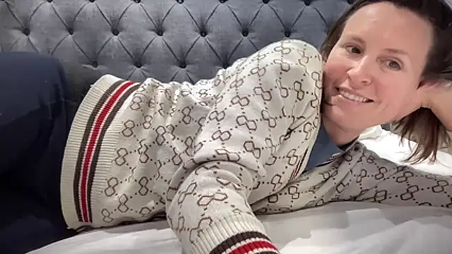 Snapshot of eatmypie69 chatting on 10.19.25 eatmypie69 online show from 10.19.25