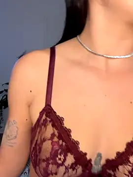 Snapshot of YoungHotMilf97 chatting on 11.08.25 YoungHotMilf97 online show from 11.08.25