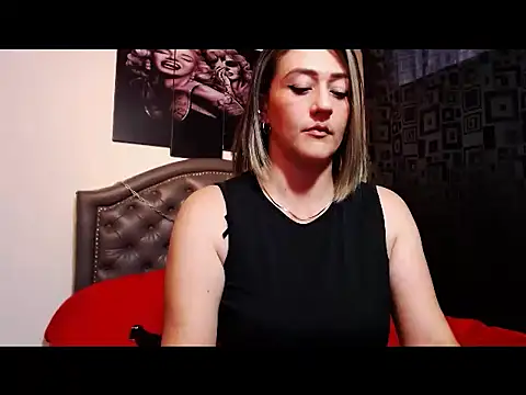 Snapshot of angellyhorny chatting on 03.10.25 angellyhorny online show from 03.10.25