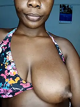 Snapshot of Nubian_aszz chatting on 10.17.25 Nubian aszz online show from 10.17.25