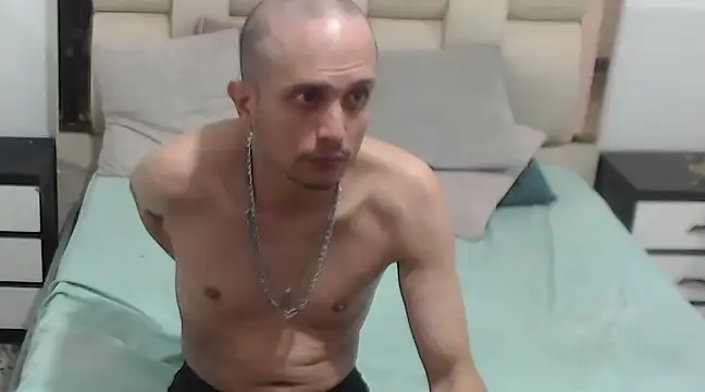 Snapshot of JhonTorres018 chatting on 02.14.25 JhonTorres018 online show from 02.14.25