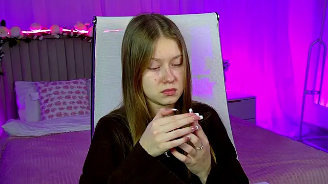 Snapshot of EveMundie chatting on 02.05.26 EveMundie online show from 02.05.26