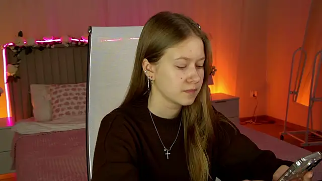 Snapshot of EveMundie chatting on 02.12.26 EveMundie online show from 02.12.26