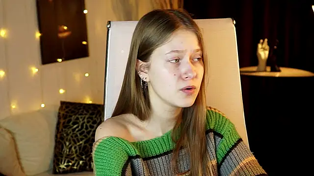 Snapshot of EveMundie chatting on 02.16.26 EveMundie online show from 02.16.26