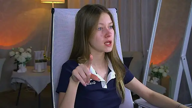 Snapshot of EveMundie chatting on 02.25.26 EveMundie online show from 02.25.26