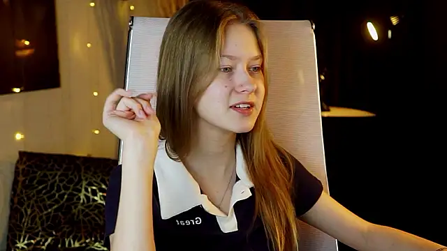 Snapshot of EveMundie chatting on 02.28.26 EveMundie online show from 02.28.26