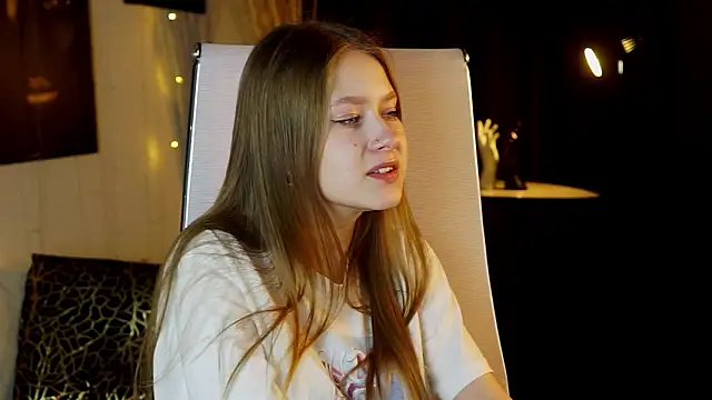 Snapshot of EveMundie chatting on 03.02.26 EveMundie online show from 03.02.26