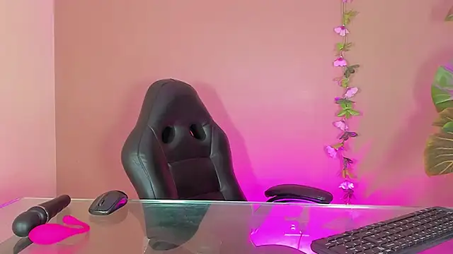 AnahisBennett online show from 02.22.25