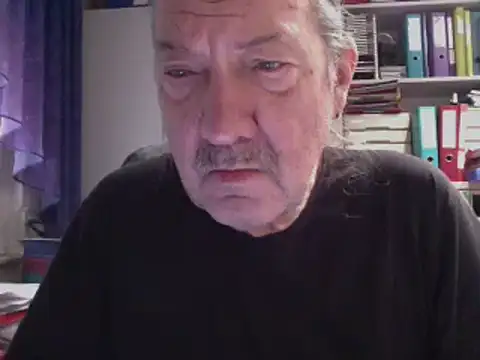 Snapshot of HMStraps01 chatting on 02.12.25 HMStraps01 online show from 02.12.25