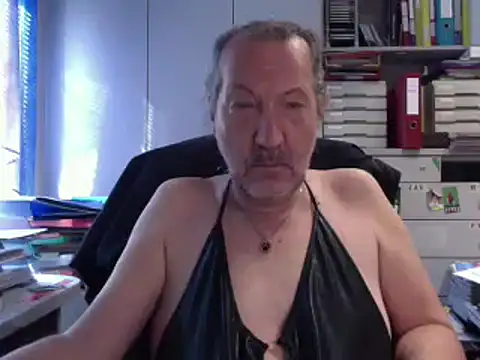 Snapshot of HMStraps01 chatting on 09.09.25 HMStraps01 online show from 09.09.25