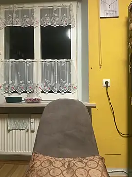 Snapshot of sexymelli18 chatting on 03.25.26 sexymelli18 online show from 03.25.26