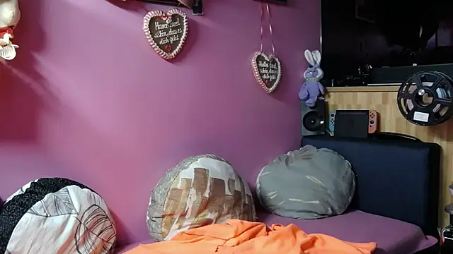 Snapshot of sexymelli18 chatting on 04.17.26 sexymelli18 online show from 04.17.26