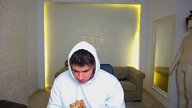 Snapshot of MaxKaiden chatting on 01.19.26 MaxKaiden online show from 01.19.26