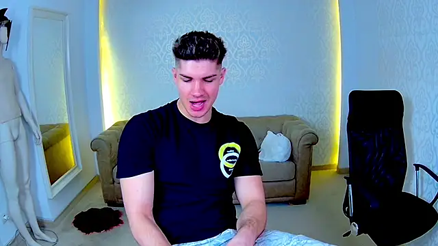 Snapshot of MaxKaiden chatting on 02.13.26 MaxKaiden online show from 02.13.26