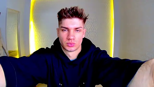 Snapshot of MaxKaiden chatting on 02.17.26 MaxKaiden online show from 02.17.26