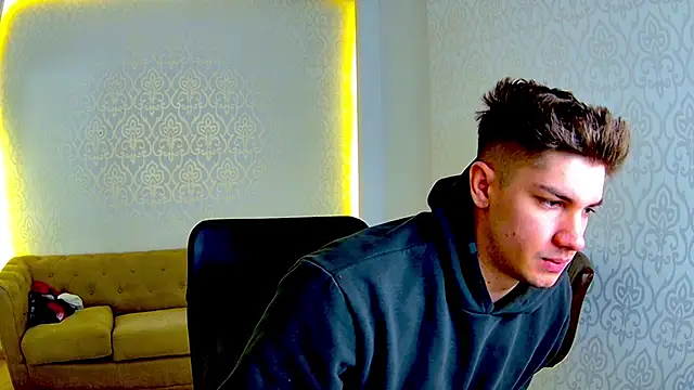 Snapshot of MaxKaiden chatting on 02.20.26 MaxKaiden online show from 02.20.26