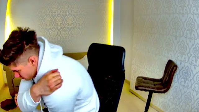 Snapshot of MaxKaiden chatting on 02.24.26 MaxKaiden online show from 02.24.26