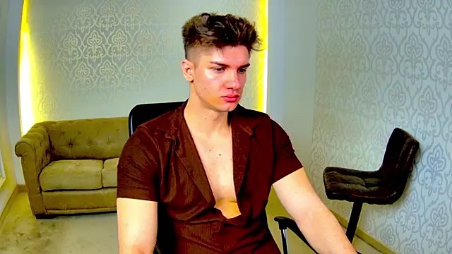 Snapshot of MaxKaiden chatting on 02.25.26 MaxKaiden online show from 02.25.26