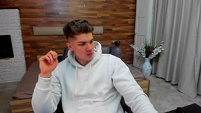 MaxKaiden online show from 03.17.26