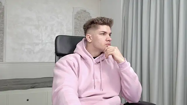 MaxKaiden online show from 04.03.26