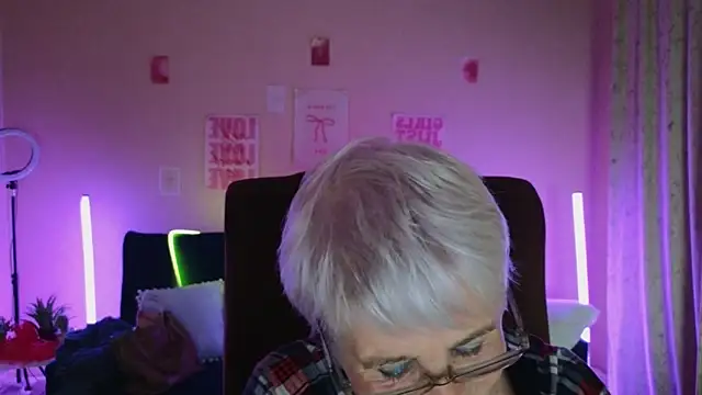 Snapshot of Sandra_Snowflake chatting on 05.11.26 Sandra Snowflake online show from 05.11.26
