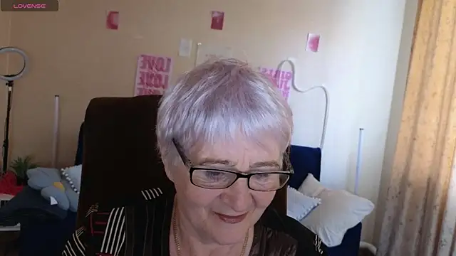 Snapshot of Sandra_Snowflake chatting on 05.14.26 Sandra Snowflake online show from 05.14.26