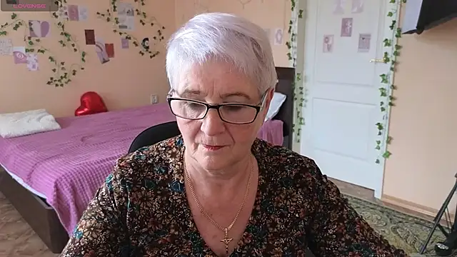 Snapshot of Sandra_Snowflake chatting on 06.03.26 Sandra Snowflake online show from 06.03.26