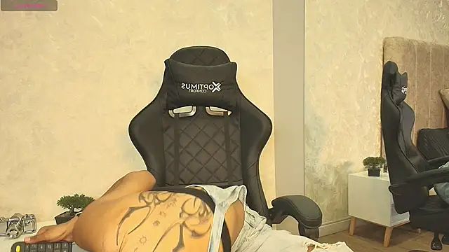 Snapshot of katia_foxxx_ chatting on 05.20.26 katia foxxx online show from 05.20.26