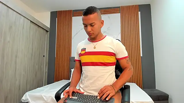 Rafa2004Cruz online show from 02.19.25