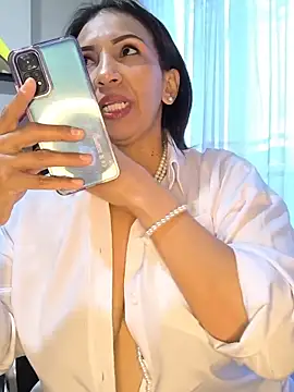 Snapshot of Mrsvictoriaaa chatting on 05.13.26 Mrsvictoriaaa online show from 05.13.26