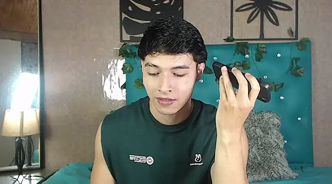 LiamAndrewzz online show from 02.23.25