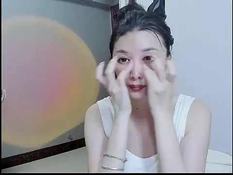 Snapshot of A_dabo chatting on 10.11.25 A dabo online show from 10.11.25