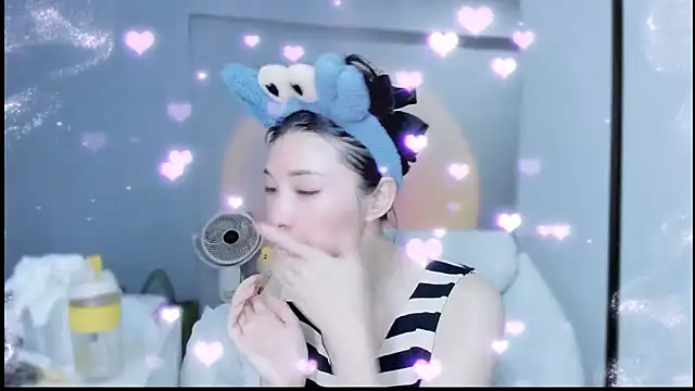 Snapshot of A_dabo chatting on 11.04.25 A dabo online show from 11.04.25