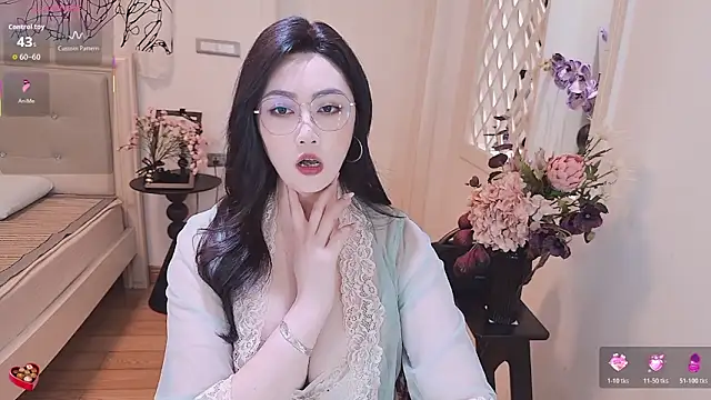 Snapshot of Tingdie chatting on 10.19.25 Tingdie online show from 10.19.25